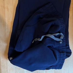 Figs Yola scrub pant high waisted navy with gray string